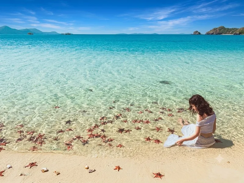 Bãi Sao Phú Quốc thu hút du khách với cát sáng màu và biển xanh