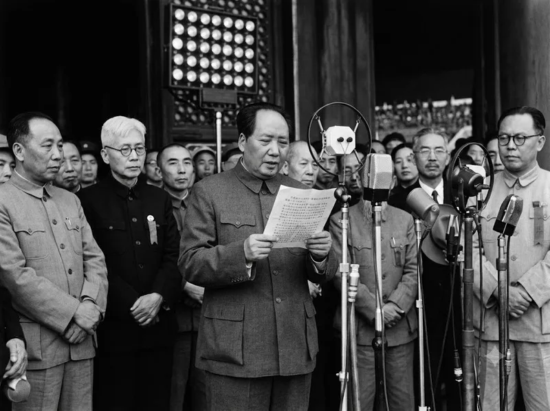 Mao Trạch Đông thành lập nên nước Cộng hòa Nhân dân Trung Hoa vào năm 1949