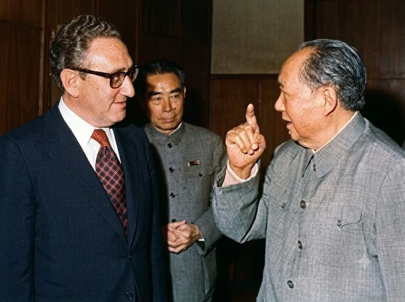 Mao Trạch Đông gặp Tổng thống Mỹ Richard Nixon tại Bắc Kinh năm 1972